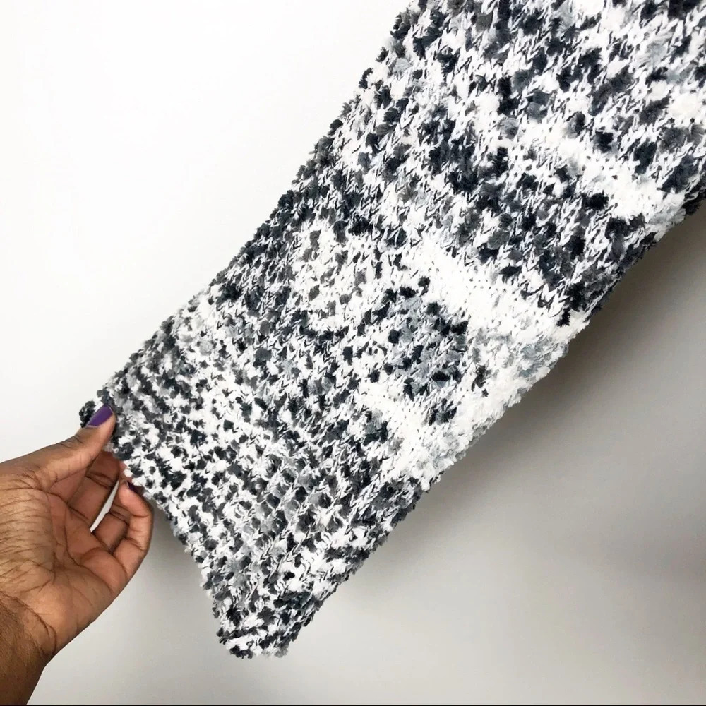 Andrew Marc | Chunky Knit Drop Shoulder Cardigan - Picture 2 of 5